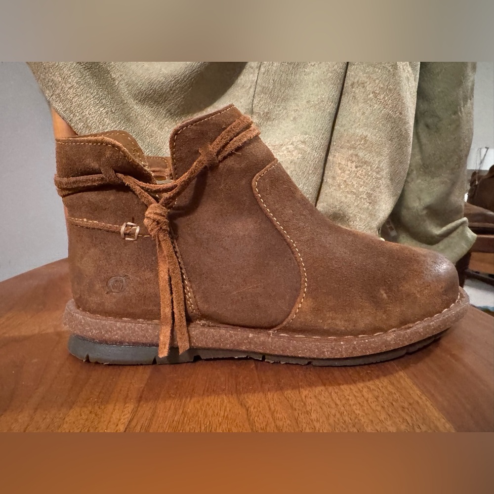 Born Nubuck Zip Booties Sz. 10 New! - Picture 2 of 12